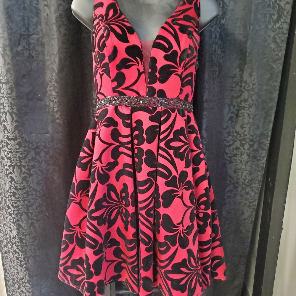 JOLENE BURGUNDY/BLACK HOMECOMING DRESS